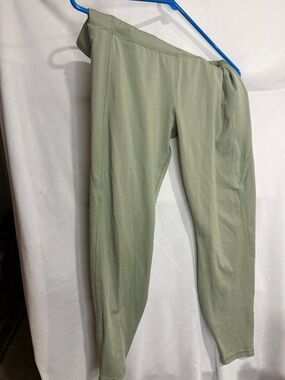 All in motion green leggings with pockets